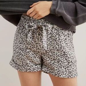 Aerie White & Gray Leopard Print Paperbag Shorts Large